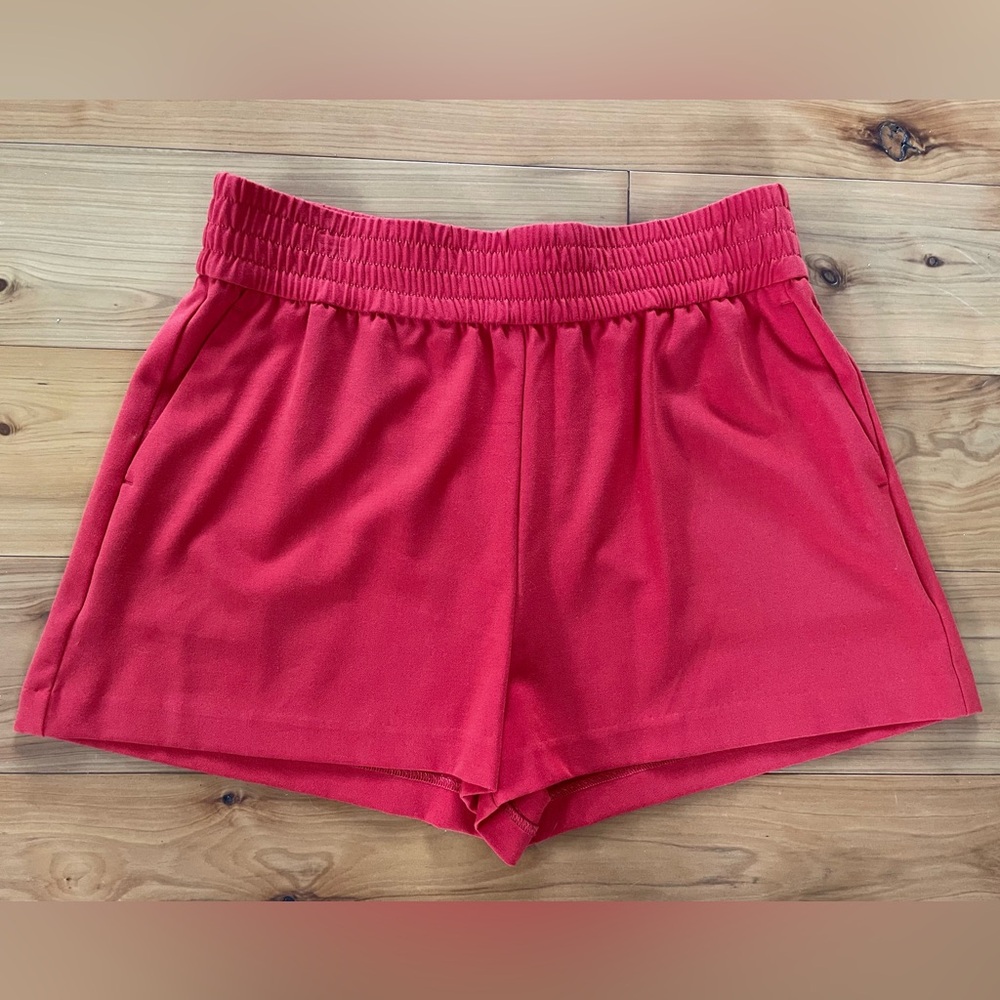 Banana Republic Women’s Bright Red Smocked-Waist Shorts Size Small